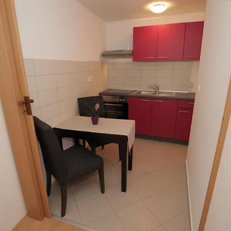 With A Parking Space - 14958 * 자다르