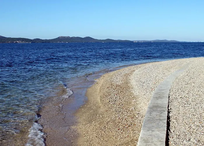 With A Parking Space - 14958