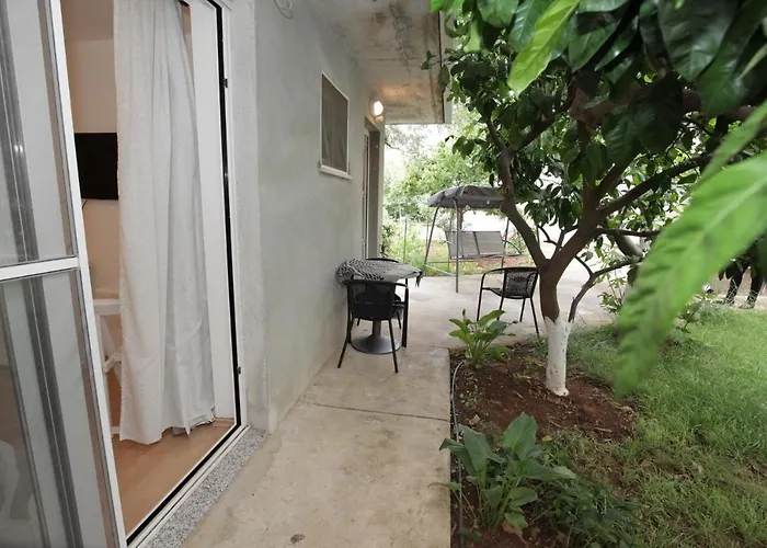 With A Parking Space - 14958 Zára